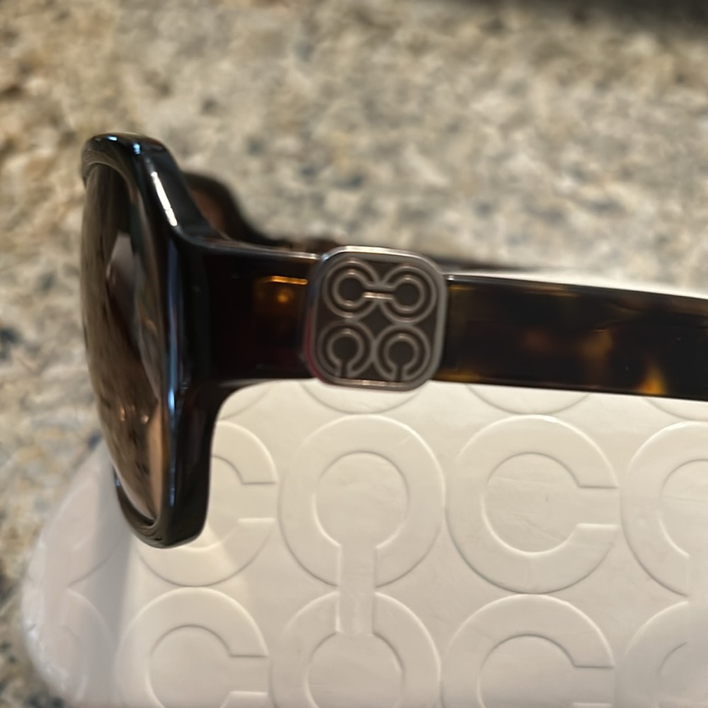 COACH Tortoiseshell Sunglasses 😎 with Case